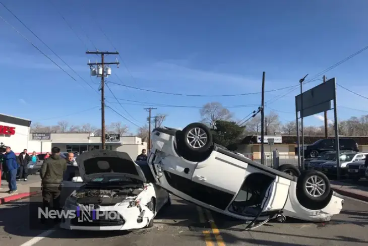 A scene depicting a car accident Reno, highlighting the aftermath and community response to car accidents in the area.