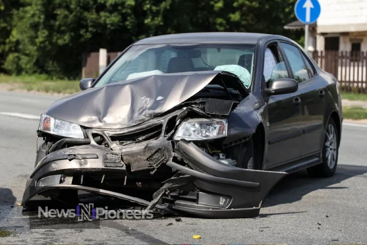 A concerned driver consulting a car accident attorney no injury after a minor collision, seeking advice on legal options and insurance claims.