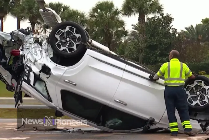 A scene depicting the aftermath of a car accident Orlando, highlighting the urgency and seriousness of road safety.